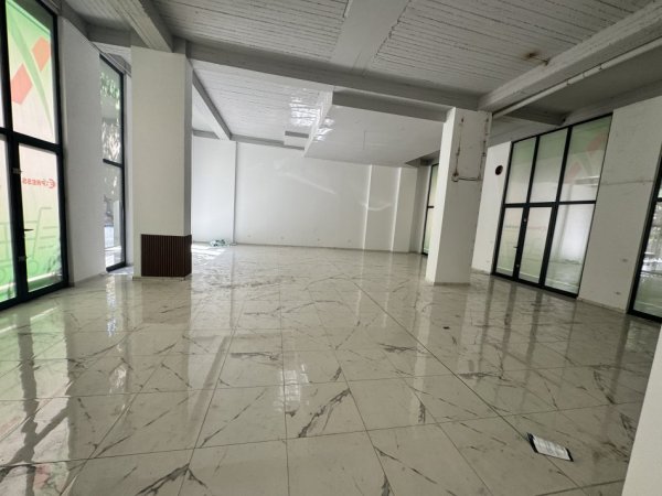 Tirane, jepet me qera ambjent biznesi Kati 0, 170 m² 2.000 € (Rr. Irfan Tomini, Vasil Shanto)