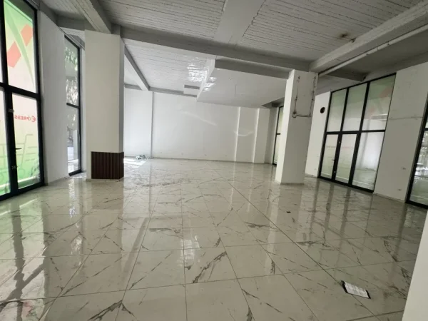 Tirane, jepet me qera ambjent biznesi Kati 0, 170 m² 2.000 € (Rr. Irfan Tomini, Vasil Shanto)