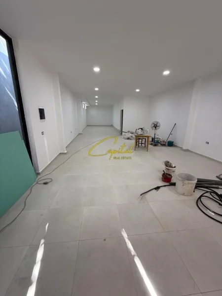 Tirane, jepet me qera ambjent biznesi Kati 0, 110 m² 2.500 € (BULEVARDI GJERGJ FISHTA)