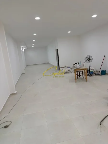 Tirane, jepet me qera ambjent biznesi Kati 0, 110 m² 2.500 € (BULEVARDI GJERGJ FISHTA)