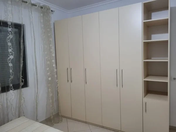 Tirane, jepet me qera kati i dyte i nje vile 3+1 Kati 2, 228 m² 600 € (Prane TEG)
