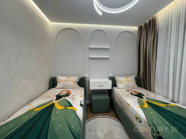 Tirane, jepet me qera apartament 2+1+Aneks+Ballkon Kati 3, 125 m² 1.600 € 