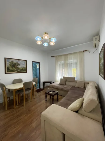 Tirane, jepet me qera apartament 2+1+Ballkon Kati 2, 100 m² 700 € (MINE PEZA)