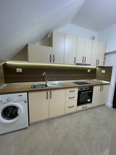 Tirane, jepet me qera apartament 2+1+Ballkon Kati 2, 100 m² 700 € (MINE PEZA)