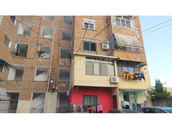 Tirane, shitet apartament 2+1 Kati 5, 68 m² 85.000 € (Xhamllik)