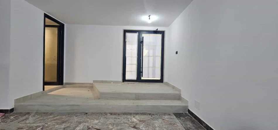 Tirane, jepet me qera dyqan Kati -1, 200 m² 3000 € (sami frasheri)