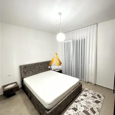Tirane, jepet me qera apartament 1+1+Ballkon Kati 9, 65 m² 450 € (SOKRAT MIHO)