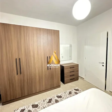 Tirane, jepet me qera apartament 1+1+Ballkon Kati 9, 65 m² 450 € (SOKRAT MIHO)