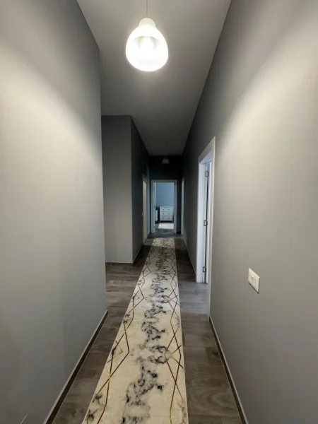 Tirane, jepet me qera apartament 3+1+Ballkon Kati 5, 135 m² 1.200 € (Square 21 Apartament 3+1+2+2+Post Parkimi Per Qera Mobilim Luksoz)