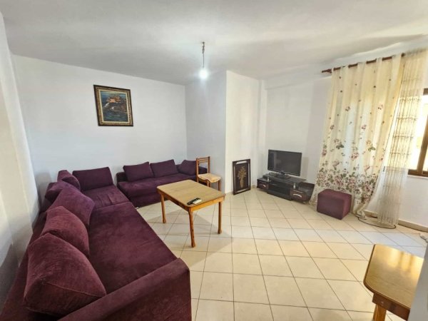 Tirane, jepet me qera apartament 1+1+Ballkon Kati 3, 60 m² 350 € (porcelan)