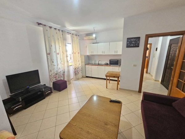 Tirane, jepet me qera apartament 1+1+Ballkon Kati 3, 60 m² 350 € (porcelan)