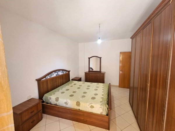 Tirane, jepet me qera apartament 1+1+Ballkon Kati 3, 60 m² 350 € (porcelan)