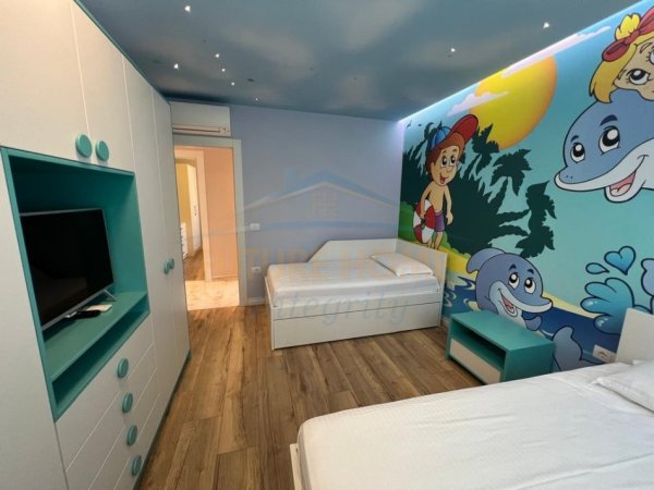 Durres, shitet Vile 2 Katshe Kati 0, 280 m² 750.000 € (Rezidenca Lura 3, Gjiri i Lalëzit)