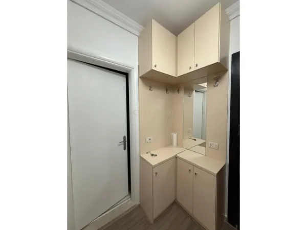 Tirane, jepet me qera apartament 1+1 Kati 3, 73 m² 650 € (Rruga Bill Klinton Tirana Albania)
