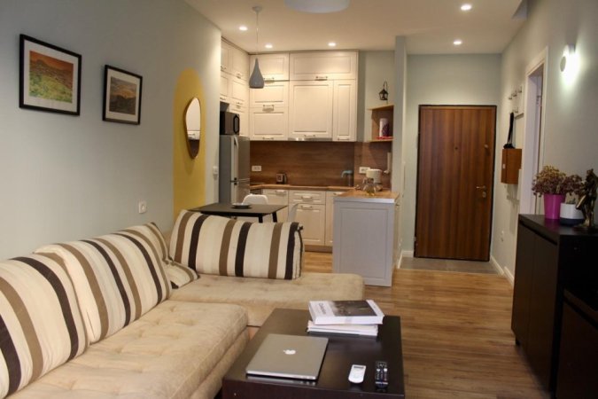Tirane, jepet me qera apartament 1+1 Kati 2, 65 m² 600 € (Shkolla Petronini Luarasi)