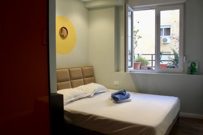 Tirane, jepet me qera apartament 1+1 Kati 2, 65 m² 600 € (Shkolla Petronini Luarasi)