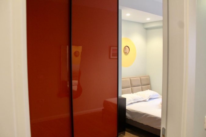 Tirane, jepet me qera apartament 1+1 Kati 2, 65 m² 600 € (Shkolla Petronini Luarasi)