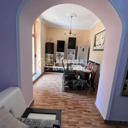 Tirane, jepet me qera apartament 1+1 Kati 5, 80 m² 600 € (Blloku)