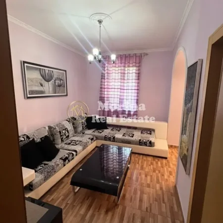 Tirane, jepet me qera apartament 1+1 Kati 5, 80 m² 600 € (Blloku)