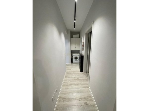 Tirane, jepet me qera apartament 3+1 Kati 4, 106 m² 930 € (IshSstacioni i Trenit)