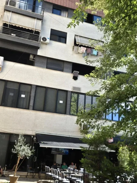 Tirane, jepet me qera ambjent biznesi Kati 2, 70 m² 400 € (3 deshmoret)