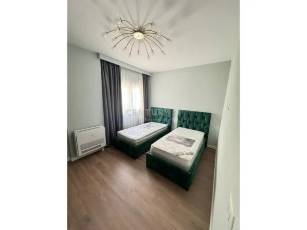 Tirane, jepet me qera apartament 2+1 Kati 2, 116 m² 1.000 € (FARKE)