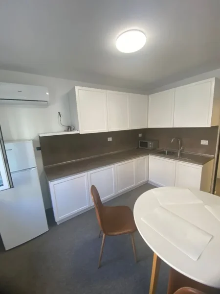 Tirane, jepet me qera ambjent biznesi Kati 1, 130 m² 2.000 € (Zogu i zi)