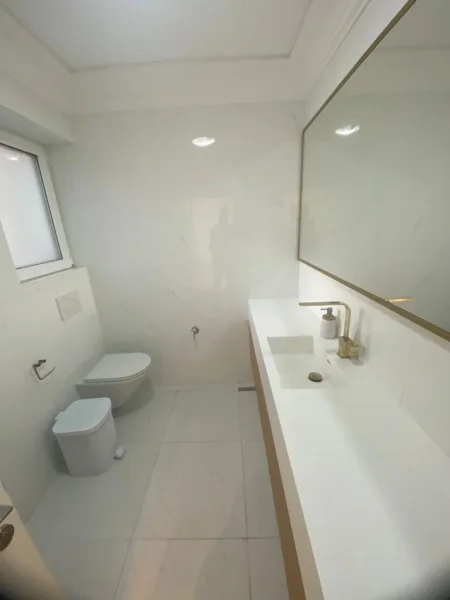 Tirane, jepet me qera ambjent biznesi Kati 1, 130 m² 2.000 € (Zogu i zi)