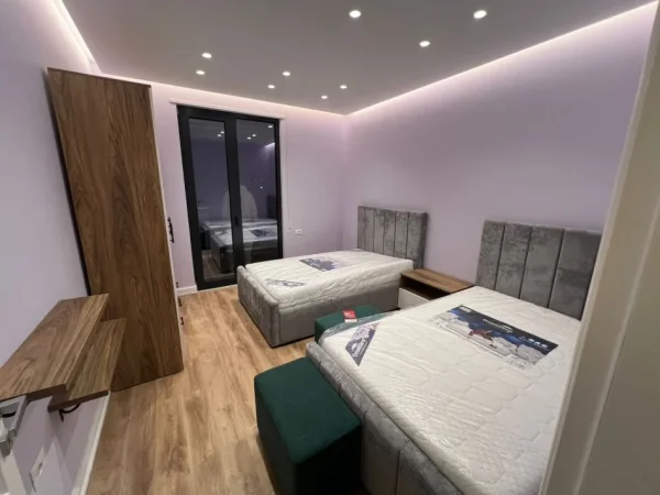 Tirane, jepet me qera apartament 3+1+Ballkon Kati 7, 140 m² 1.200 € (Porcelan)