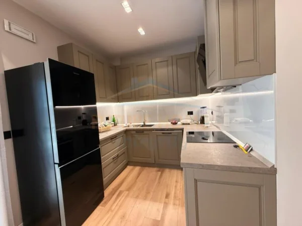 Tirane, shes apartament 1+1 Kati 1, 80 m² 227.000 € (PRANE TEG)