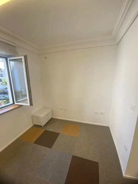 Tirane, jepet me qera ambjent biznesi Kati 1, 130 m² 2.000 € (rruga e durresit)