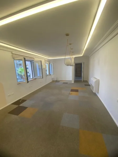 Tirane, jepet me qera zyre Kati 1, 130 m² 2.000 € (Rruga e durresit)