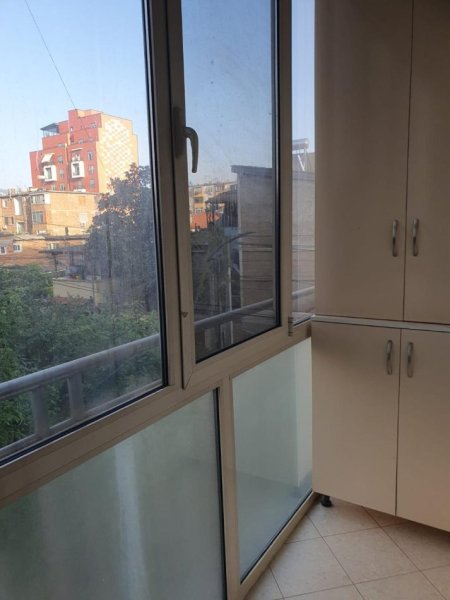 Tirane, jepet me qera apartament 3+1 Kati 2, 120 m² 800 € (Hotel Mondial)