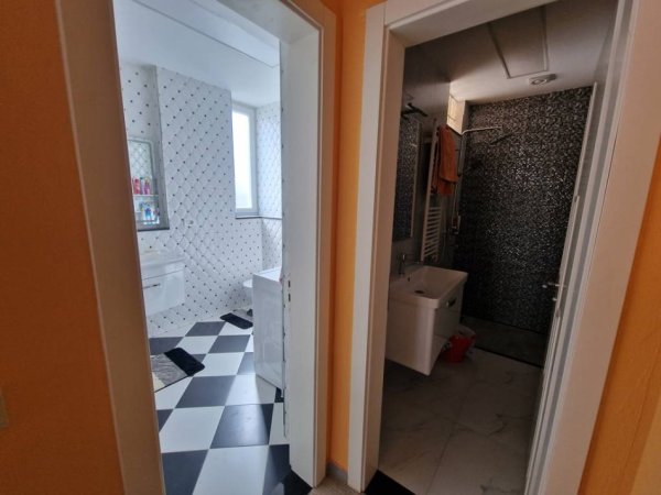 Tirane, jepet me qera apartament 2+1 Kati 8, 95 m² 750 € (QENDER)