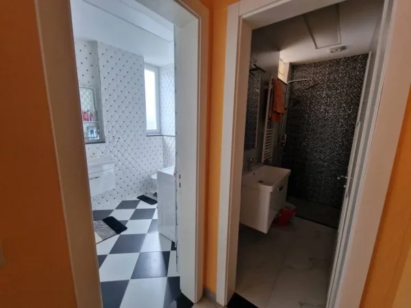 Tirane, jepet me qera apartament 2+1 Kati 8, 95 m² 750 € (QENDER)