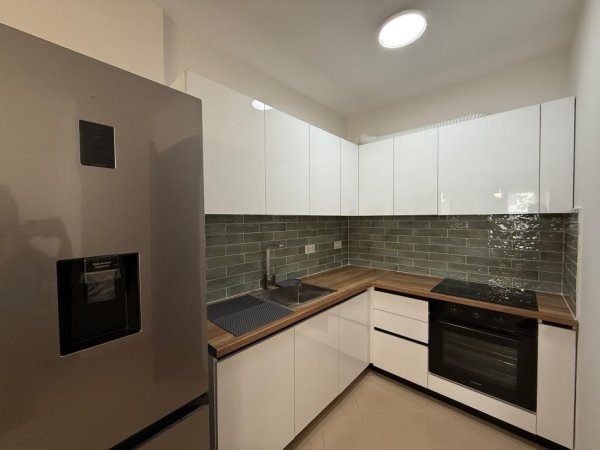 Tirane, jepet me qera apartament 2+1 Kati 3,