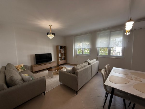 Tirane, jepet me qera apartament 2+1 Kati 3,