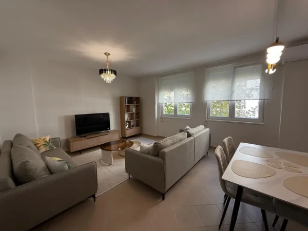 Tirane, jepet me qera apartament 2+1 Kati 3,