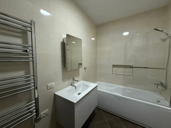 Tirane, jepet me qera apartament 2+1 Kati 3,