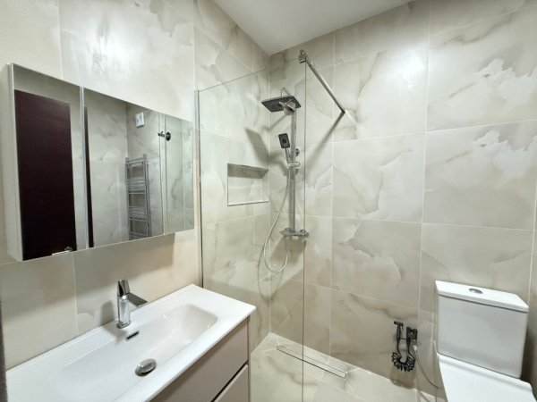 Tirane, jepet me qera apartament 2+1 Kati 3,