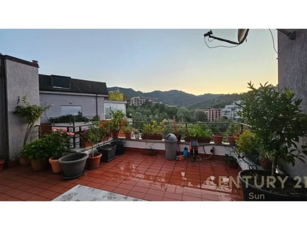 Tirane, jepet me qera apartament 2+1 Kati 4, 100 m² 900 € (LIQENI I THATE)