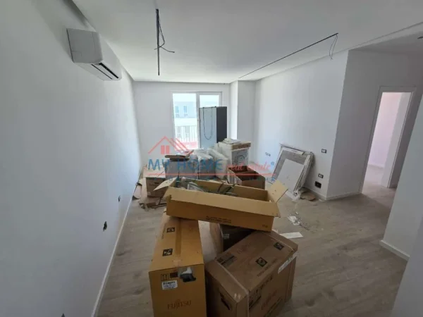 Tirane, shitet apartament 2+1+Ballkon Kati 8, 109 m² 133.000 € (Univers City)