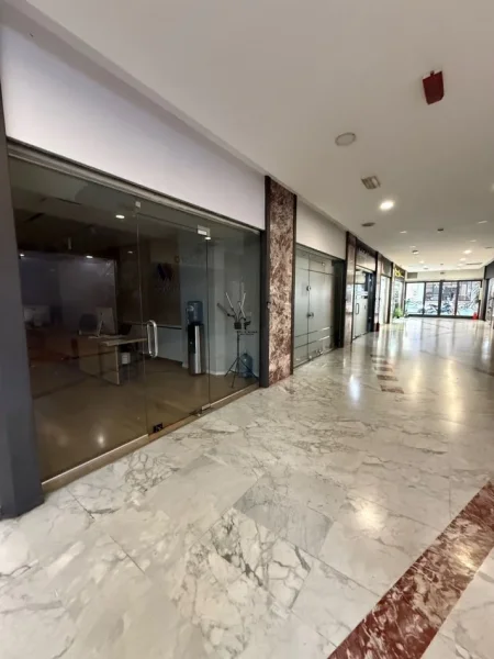 Tirane, shitet dyqan Kati 0, 40 m² 210.000 € (QENDRA TORRE DRIN)