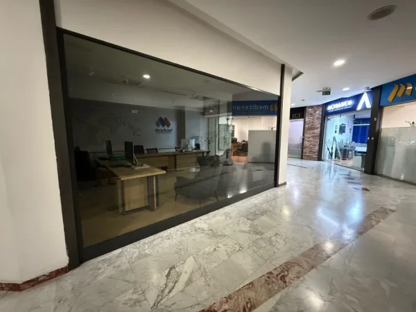 Tirane, shitet dyqan Kati 0, 40 m² 210.000 € (QENDRA TORRE DRIN)