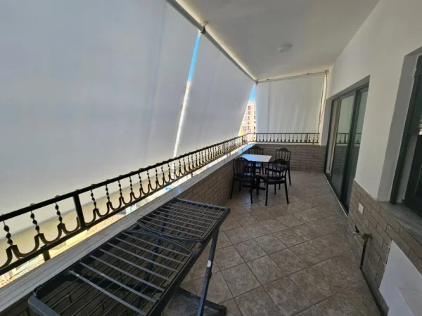 Tirane, jepet me qera apartament 2+1 , 100 m² 1.000 € (Rruga Him Kolli)