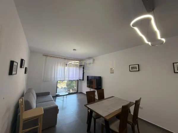 Tirane, jepet me qera apartament 1+1 Kati 4, 70 m² 500 € 