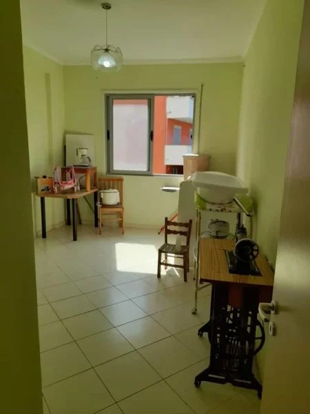 Tirane, jepet me qera apartament 2+1+Ballkon Kati 3, 106 m² 520 € (muhamed deliu)