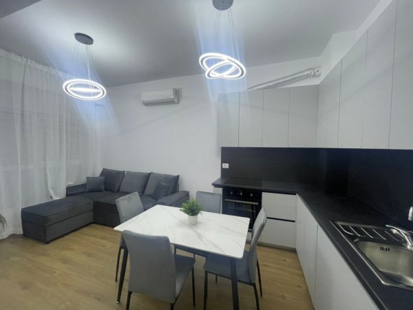 Tirane, jap me qera apartament 1+1+Ballkon Kati 3, 54 m² 450 € (Ali Dem Residenca KAIM)