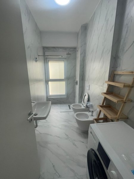 Tirane, jap me qera apartament 1+1+Ballkon Kati 3, 54 m² 450 € (Ali Dem Residenca KAIM)