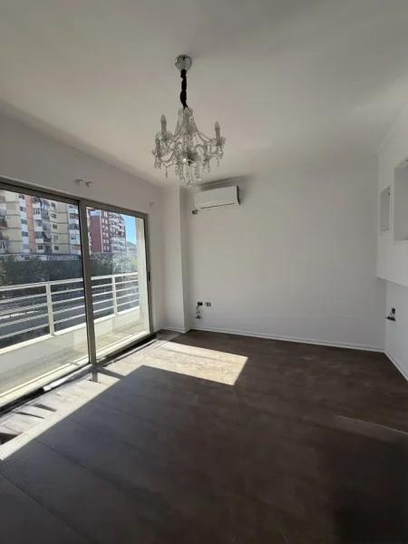 Tirane, shitet apartament 2+1+Aneks+Ballkon Kati 3, 87 m² 188.000 € (Komuna e Parisit, prane Kristal Center)